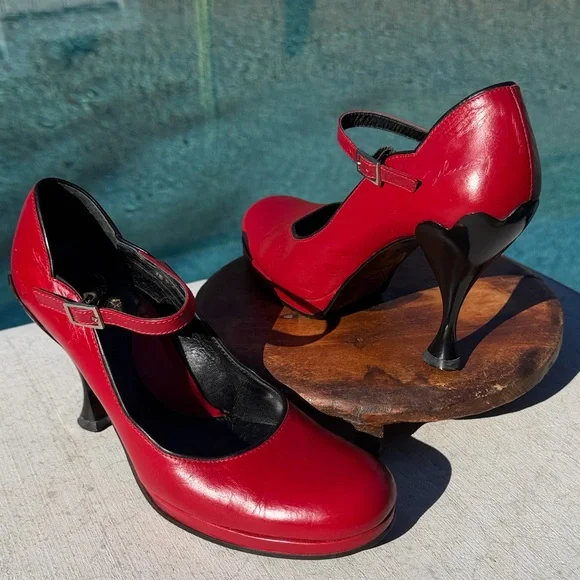 John Fluevog Listen Ups Stacey Red with Black Piping RARE FIND Size 9 - Picture 4 of 15